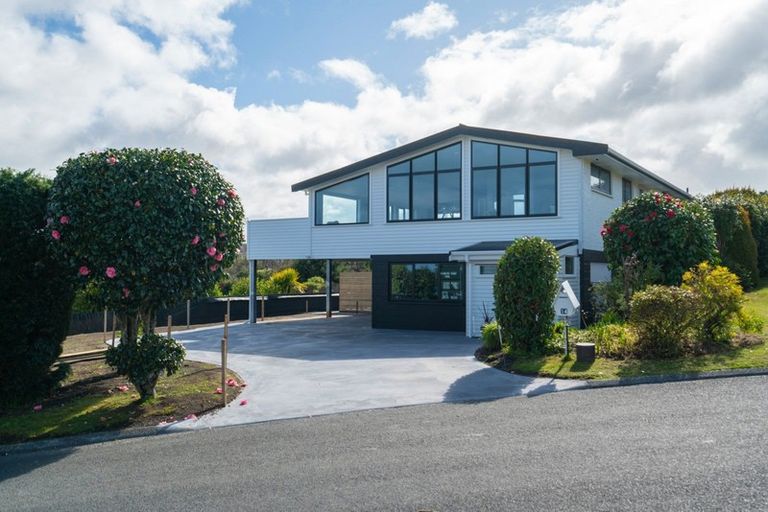 Photo of property in 14 Hinerau Grove, Waipahihi, Taupo, 3330