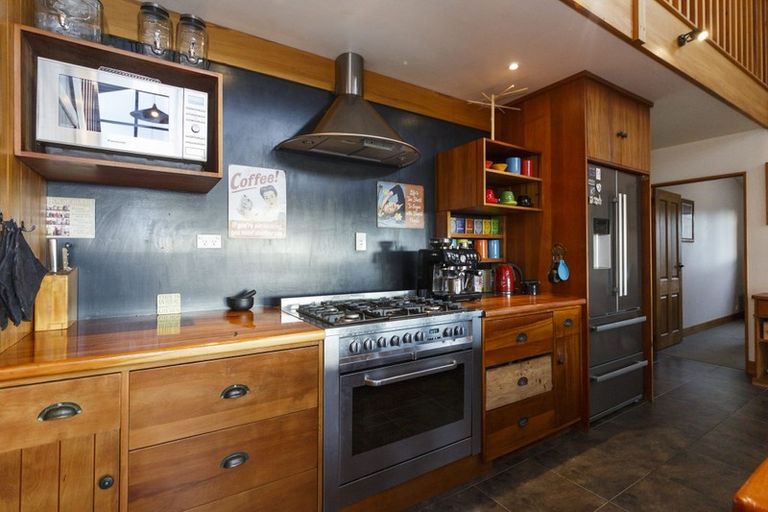 Photo of property in 60 Waicola Drive, Fitzherbert, Palmerston North, 4471