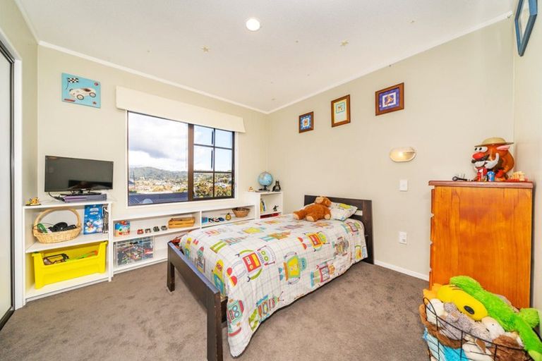 Photo of property in 28 Castle Crescent, Stokes Valley, Lower Hutt, 5019
