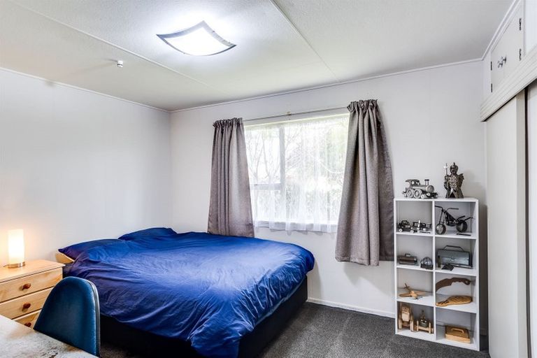 Photo of property in 22 Jeffares Place, Taradale, Napier, 4112