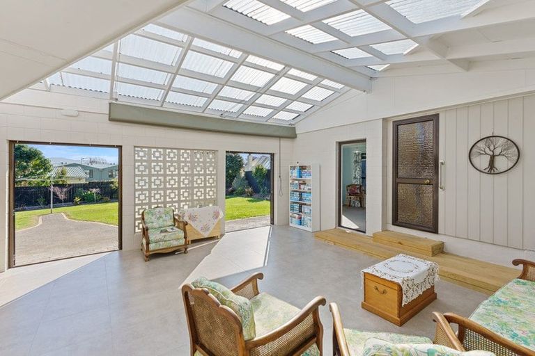 Photo of property in 10 Winara Avenue, Waikanae, 5036