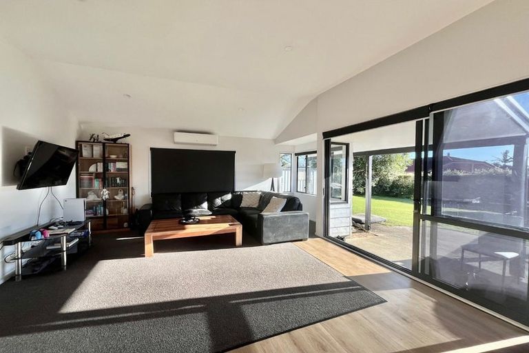 Photo of property in 102 Sandspit Road, Waiuku, 2123