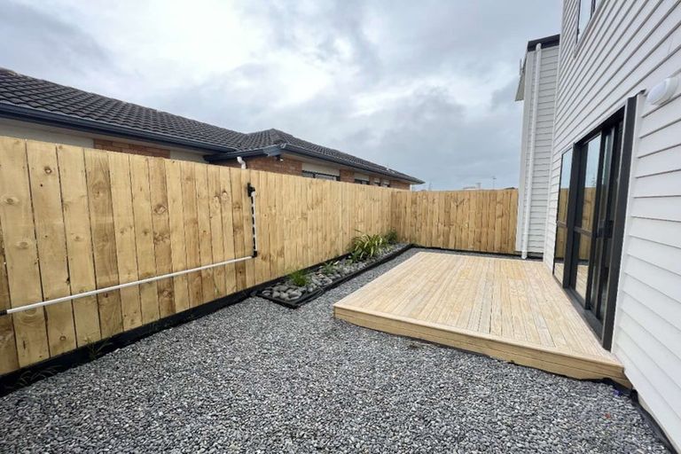 Photo of property in 116a Cascades Road, Pakuranga Heights, Auckland, 2010