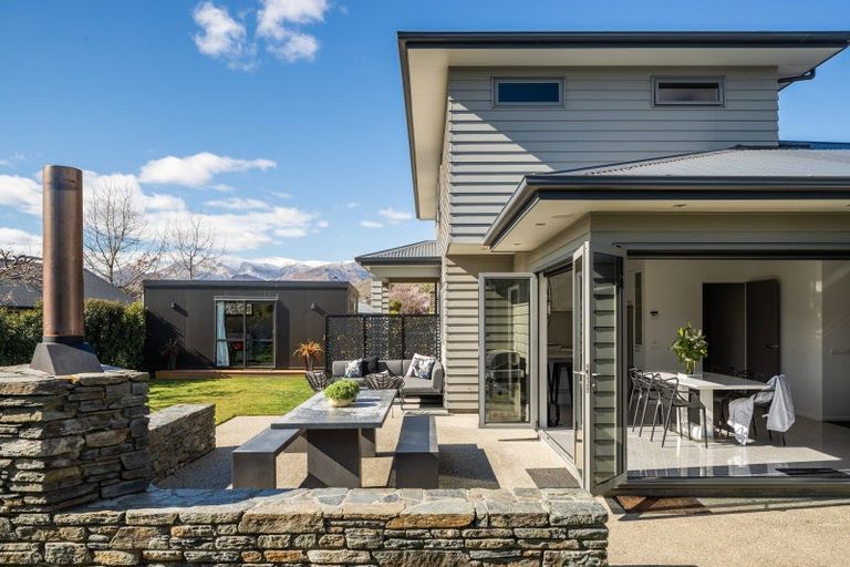 Photo of property in 9 Bridesdale Drive, Lake Hayes, Queenstown, 9304