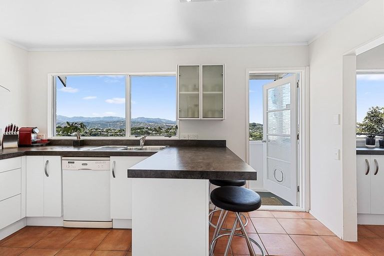 Photo of property in 52 Akaroa Drive, Maupuia, Wellington, 6022