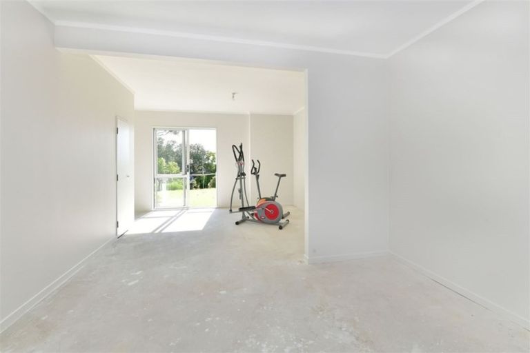 Photo of property in 8 Vipond Road, Stanmore Bay, Whangaparaoa, 0932