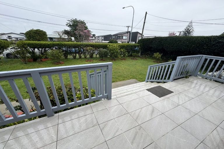 Photo of property in 75 Gloria Avenue, Te Atatu Peninsula, Auckland, 0610