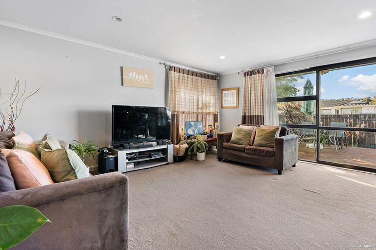 Photo of property in 35 Heathdale Crescent, Papakura, 2110