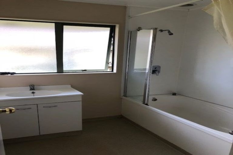 Photo of property in 174 Bruce Mclaren Road, Henderson, Auckland, 0612