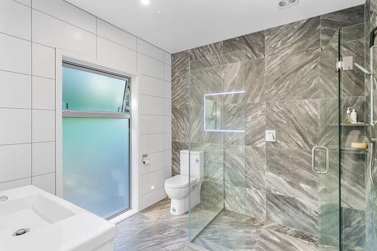 Photo of property in 2 Stoneleigh Grove, Paraparaumu, 5032