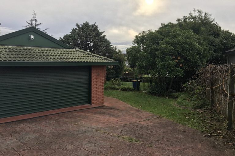 Photo of property in 18 Mercury Lane, Windsor Park, Auckland, 0632