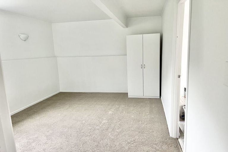 Photo of property in 21 Tudor Road, Henderson, Auckland, 0610