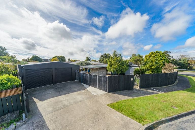 Photo of property in 6 Pukatea Place, Milson, Palmerston North, 4414
