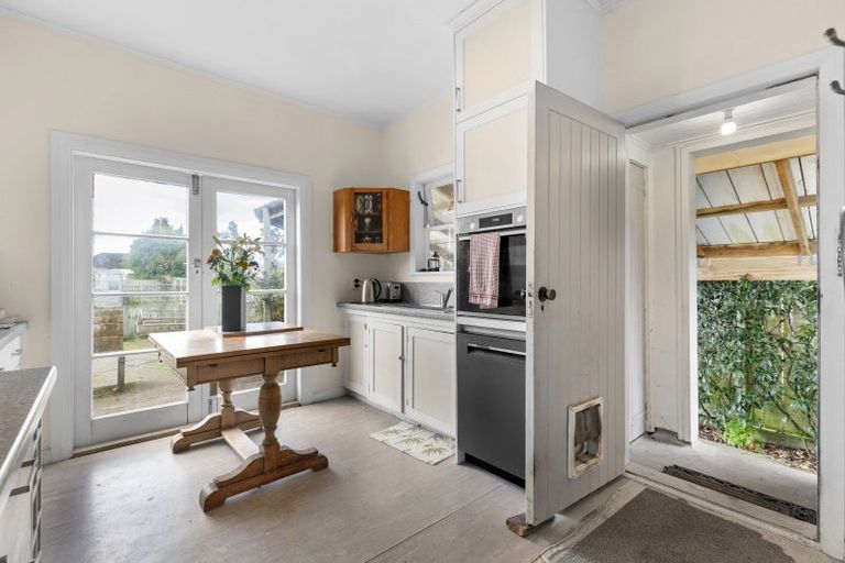 Photo of property in 17 Robert Street, Marton, 4710