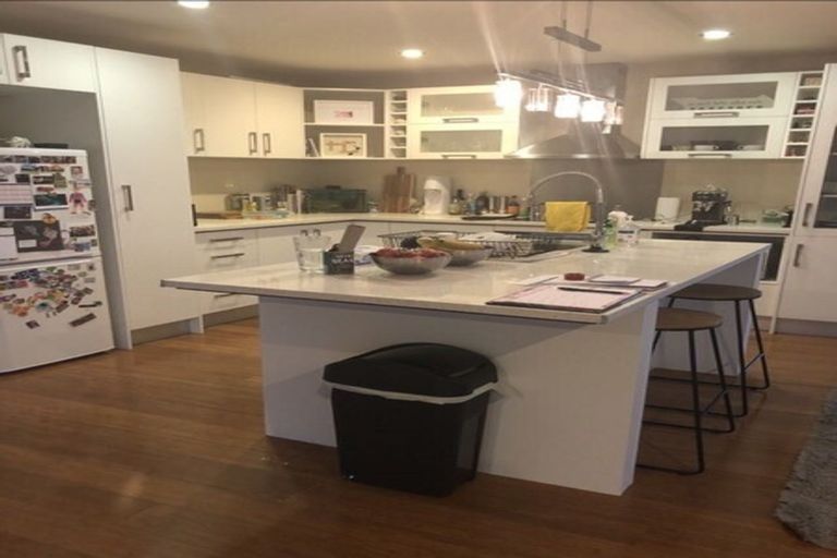 Photo of property in 30a Wicklow Road, Narrow Neck, Auckland, 0622