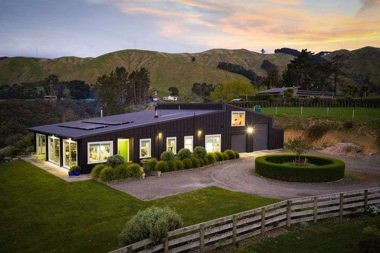 Photo of property in 165 Albert Road, Tokomaru, Palmerston North, 4474