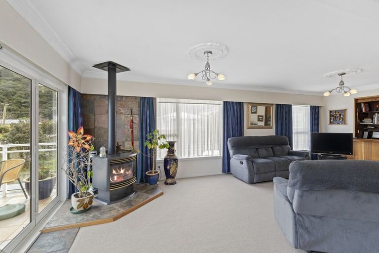 Photo of property in 2 Carter Street, Belmont, Lower Hutt, 5010