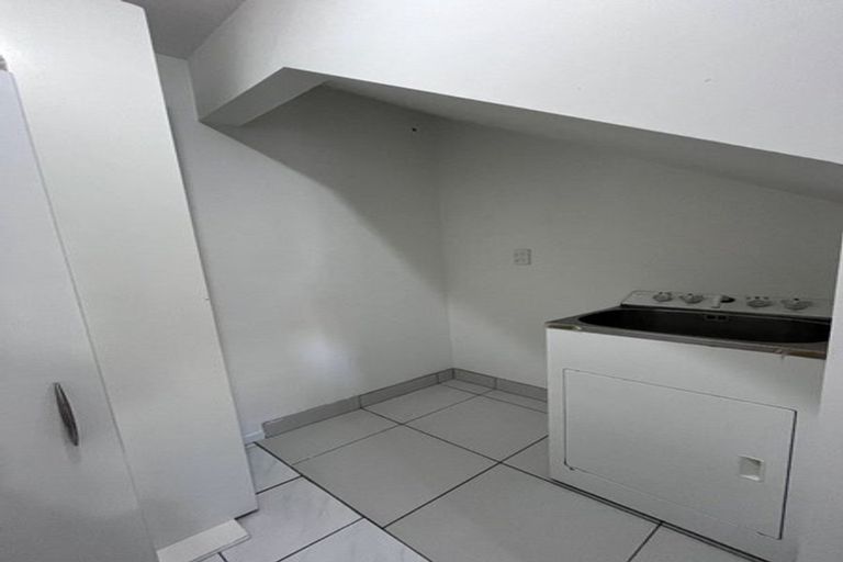 Photo of property in 2/1 Briar Way, New Lynn, Auckland, 0600