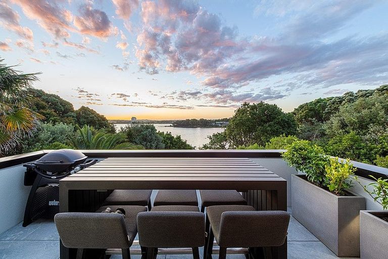 Photo of property in 314c Hurstmere Road, Takapuna, Auckland, 0622