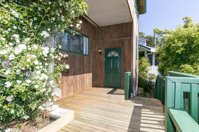 Photo of property in 23 Woodhouse Avenue, Karori, Wellington, 6012