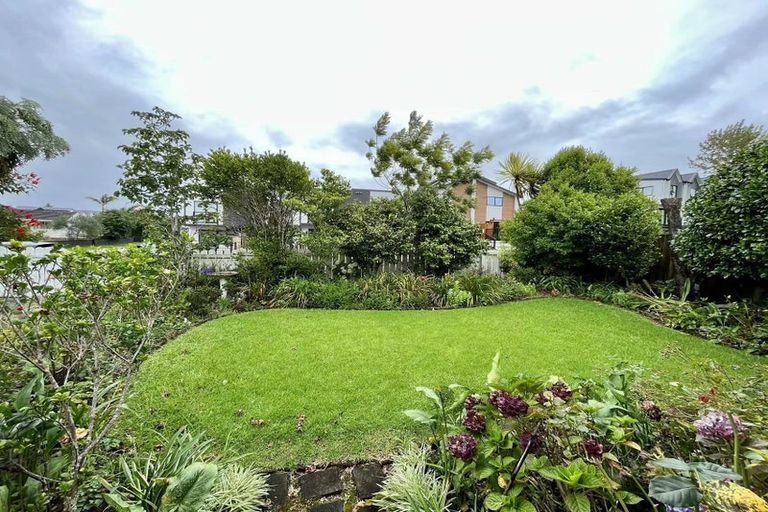 Photo of property in 2 Mirabell Place, Golflands, Auckland, 2013