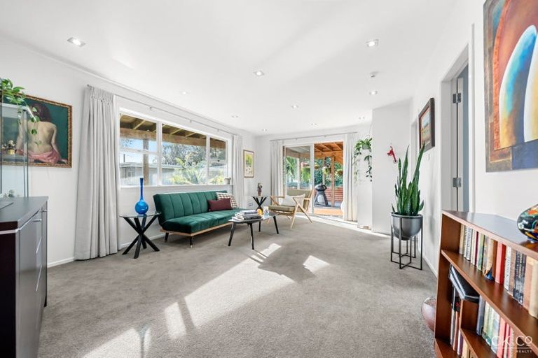 Photo of property in 212 Whites Line East, Waiwhetu, Lower Hutt, 5010