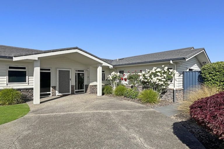 Photo of property in 5 Pukenamu Road, Rainbow Point, Taupo, 3330