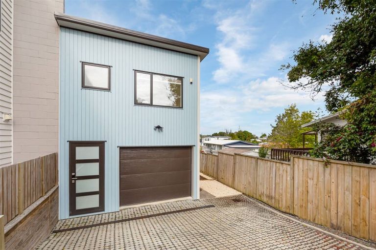 Photo of property in 7d Kerria Place, Sunnynook, Auckland, 0620