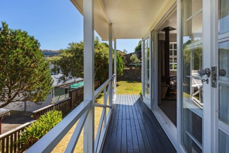 Photo of property in 16 Florio Terrace, Tawa, Wellington, 5028