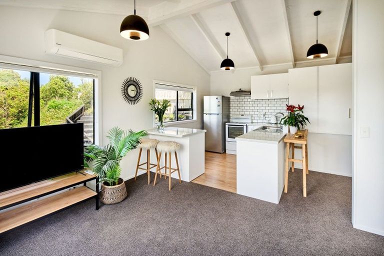 Photo of property in 16b Fernhaven Grove, Newlands, Wellington, 6037