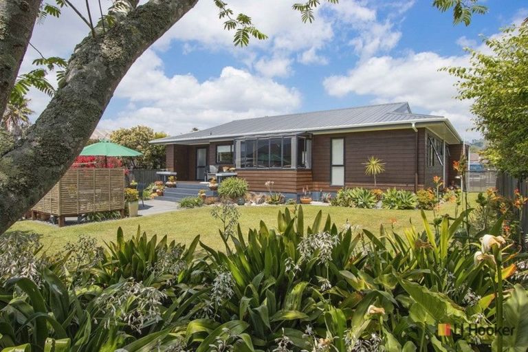 Photo of property in 10 Hereford Place, Waihi Beach, 3611