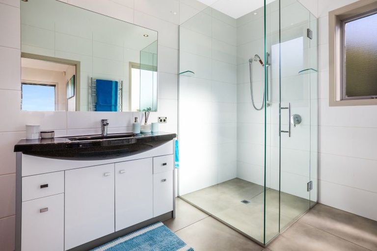 Photo of property in 75b Paremata Haywards Road, Pauatahanui, Porirua, 5381