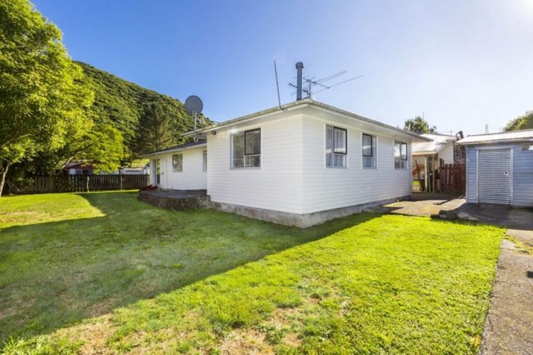 Photo of property in 14 Indiana Grove, Totara Park, Upper Hutt, 5018