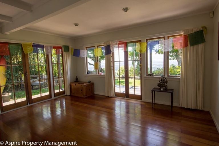 Photo of property in 505 Scenic Drive, Waiatarua, Auckland, 0612