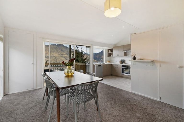 Photo of property in 2a Bird Place, Fernhill, Queenstown, 9300
