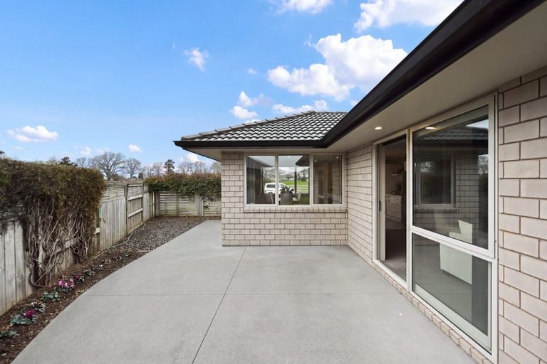 Photo of property in 41 Plescher Crescent, Leamington, Cambridge, 3432