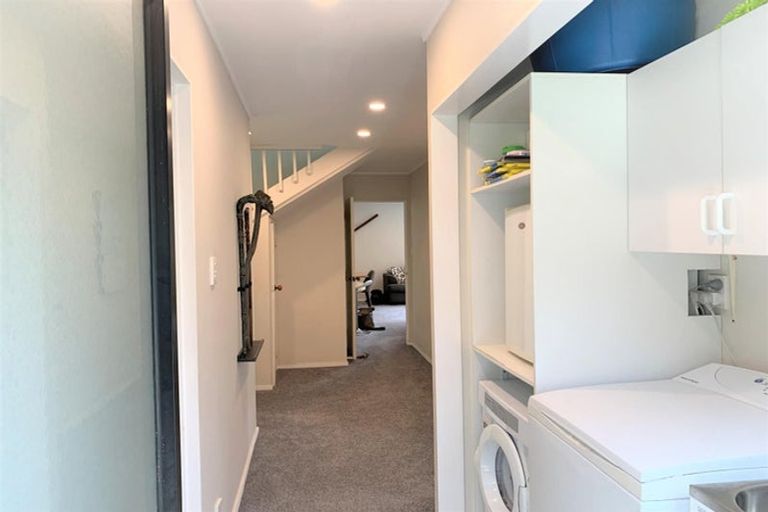 Photo of property in 21 Pohutukawa Avenue, Red Beach, 0932