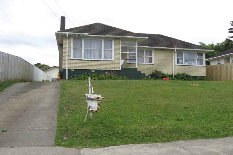 Photo of property in 28 Plumley Crescent, Mangere, Auckland, 2022