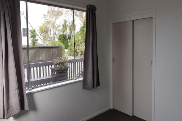Photo of property in 9 Tracey Terrace, Te Atatu South, Auckland, 0602