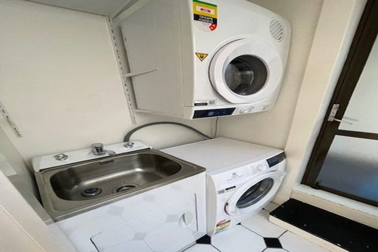 Photo of property in 2/12 Craig Road, Milford, Auckland, 0620