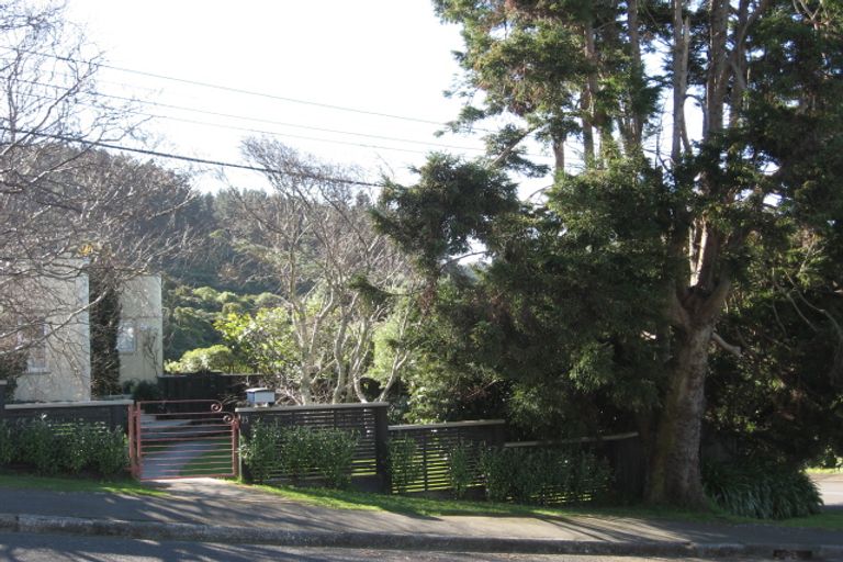 Photo of property in 25 Homewood Crescent, Karori, Wellington, 6012