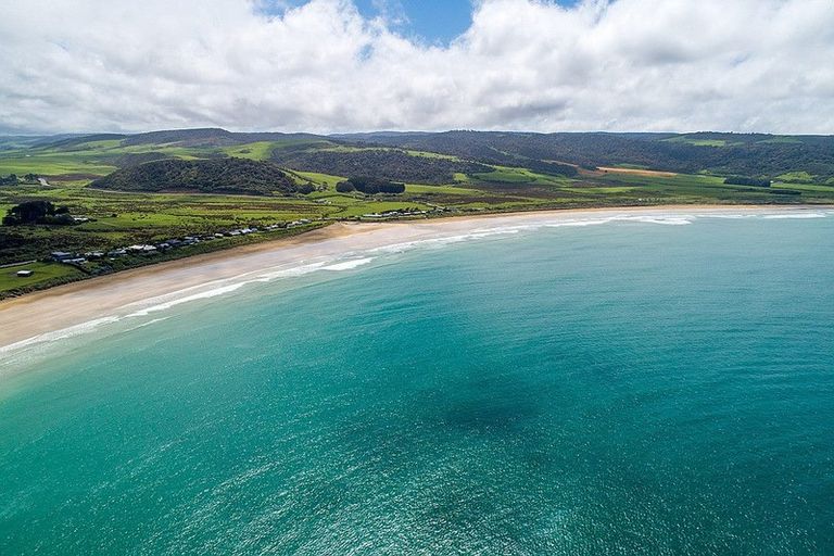 Photo of property in 511 Waikawa-curio Bay Road, Curio Bay, Tokanui, 9884