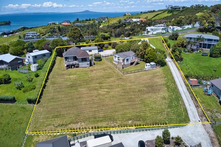 Photo of property in 36 Roberts Road, Matakatia, Whangaparaoa, 0930
