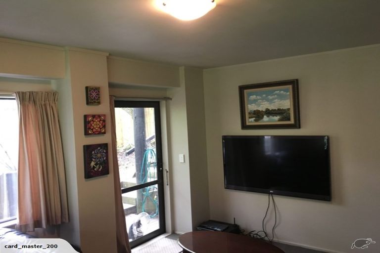 Photo of property in 16a Vonnell Place, Birkdale, Auckland, 0626