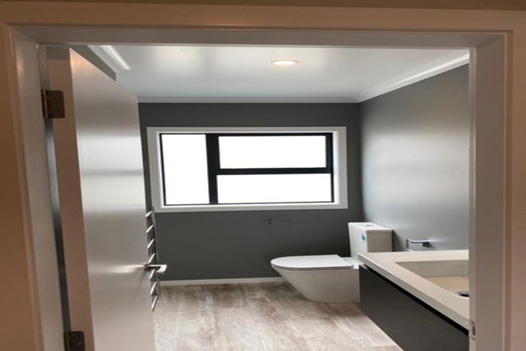 Photo of property in 8/64 Glen Road, Stokes Valley, Lower Hutt, 5019