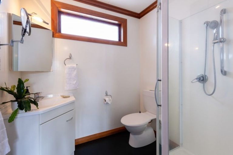 Photo of property in 39 Waiwaka Terrace, Strandon, New Plymouth, 4312