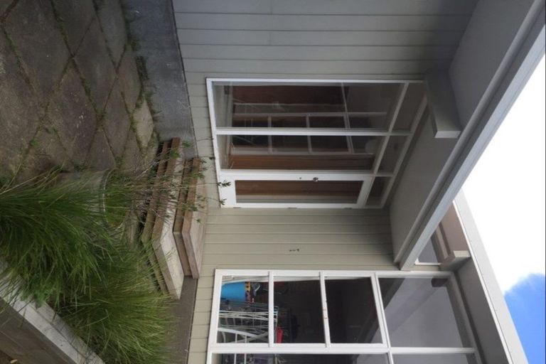 Photo of property in 9 Pekanga Road, Normandale, Lower Hutt, 5010