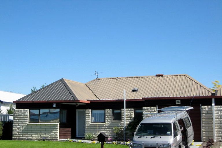 Photo of property in 2/2 Wakelin Place, Redwood, Christchurch, 8051