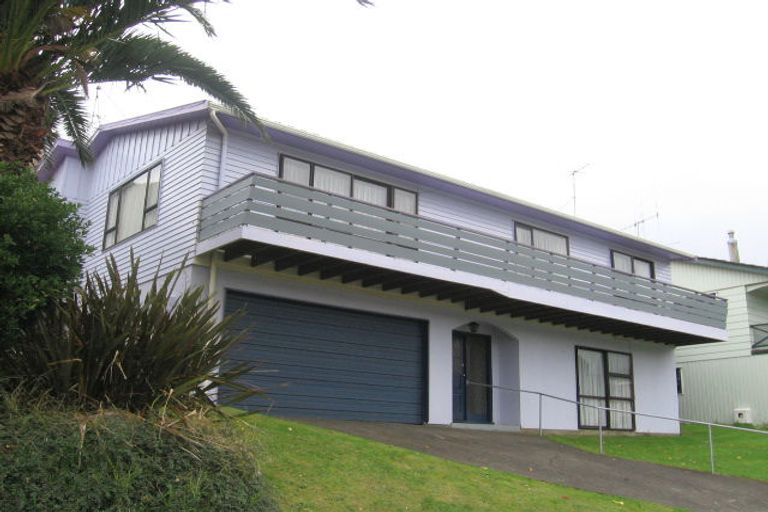Photo of property in 6 Zande Terrace, Tawa, Wellington, 5028