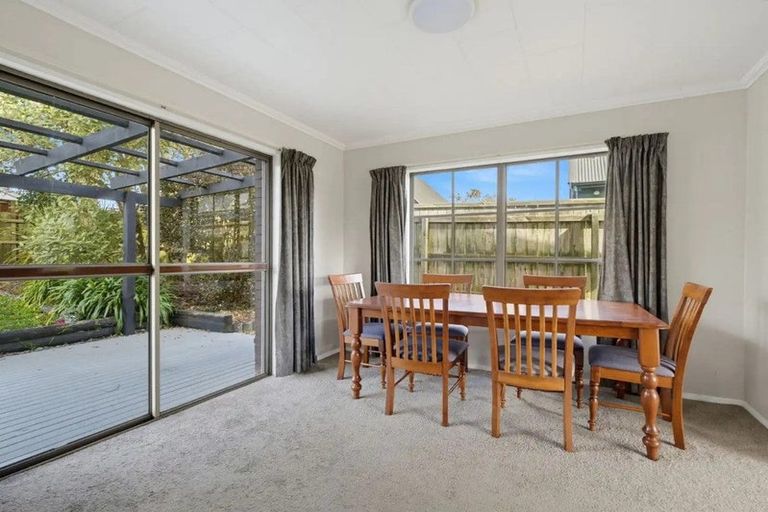 Photo of property in 35 Waitawa Place, Lynmore, Rotorua, 3010